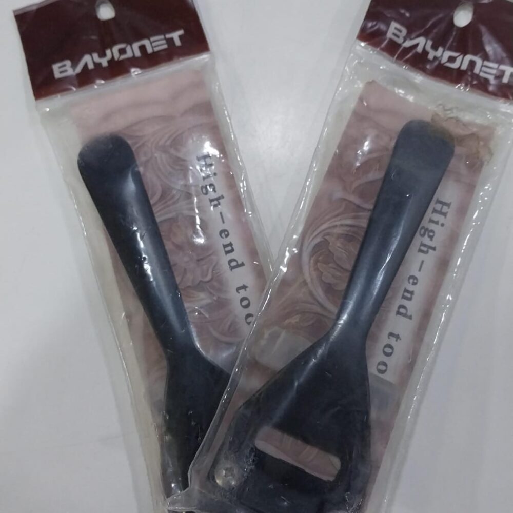 skiving tool with extra blade for leather